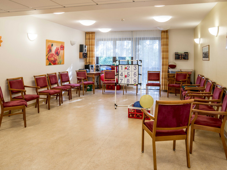 Blick in den Aufenthaltsraum - Tagespflege - Albertinen Haus in Hamburg Blick in den Aufenthaltsraum - Tagespflege - Albertinen Haus in Hamburg