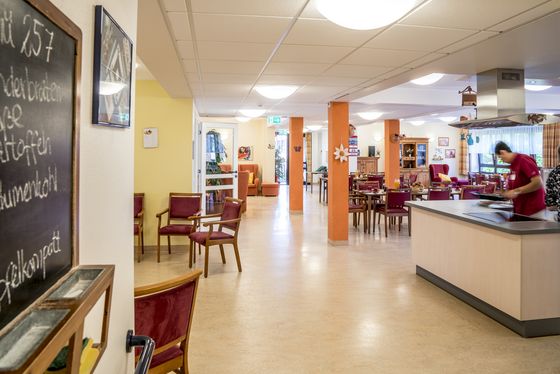 Die helle und geräumige Cafeteria im Max Herz Haus - Albertinen Haus - Tagespflege - Max Herz Haus - Hamburg Die helle und geräumige Cafeteria im Max Herz Haus - Albertinen Haus - Tagespflege - Max Herz Haus - Hamburg